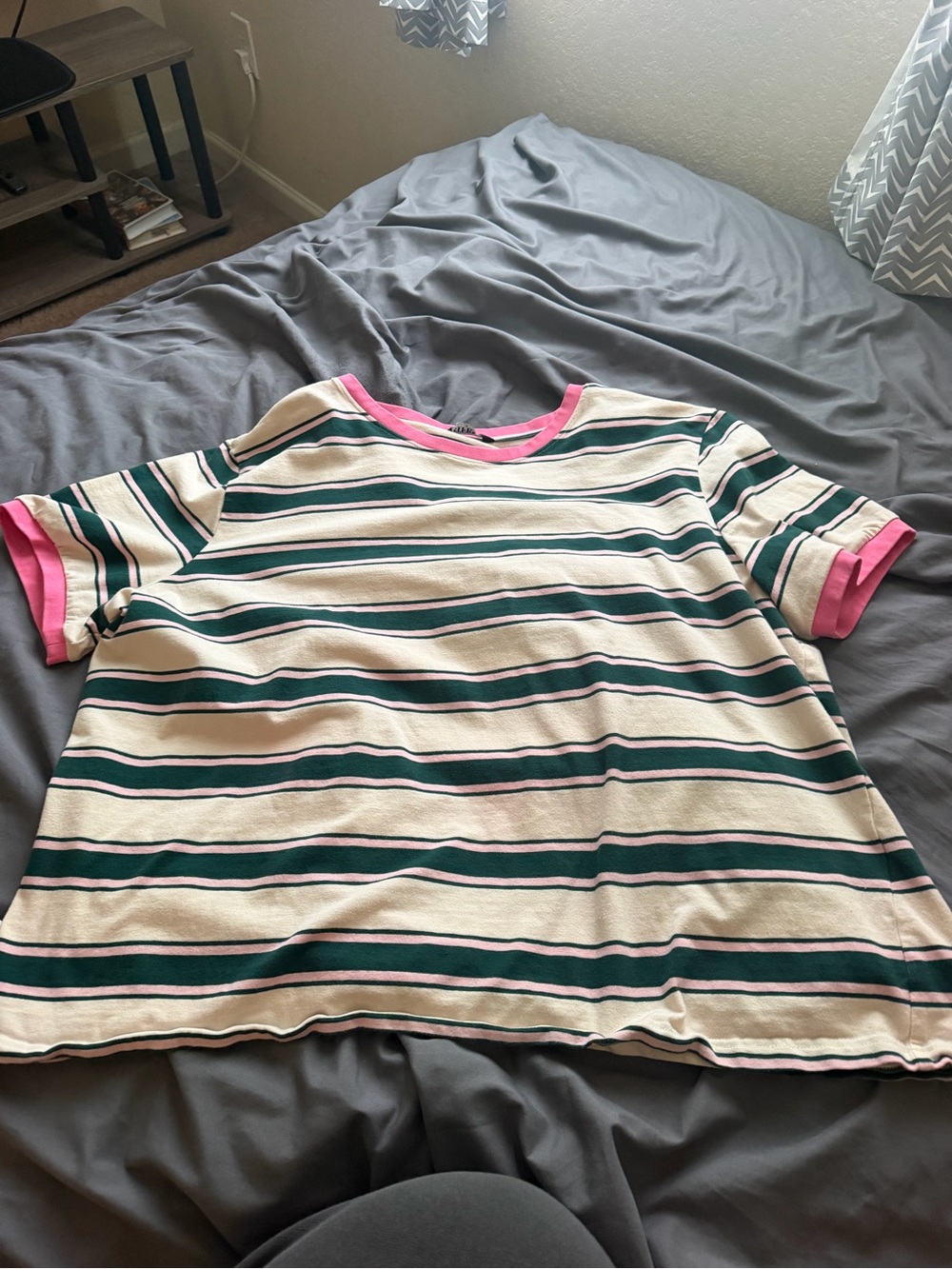 Women Short Sleeve Stripe Tee with Pink Trim